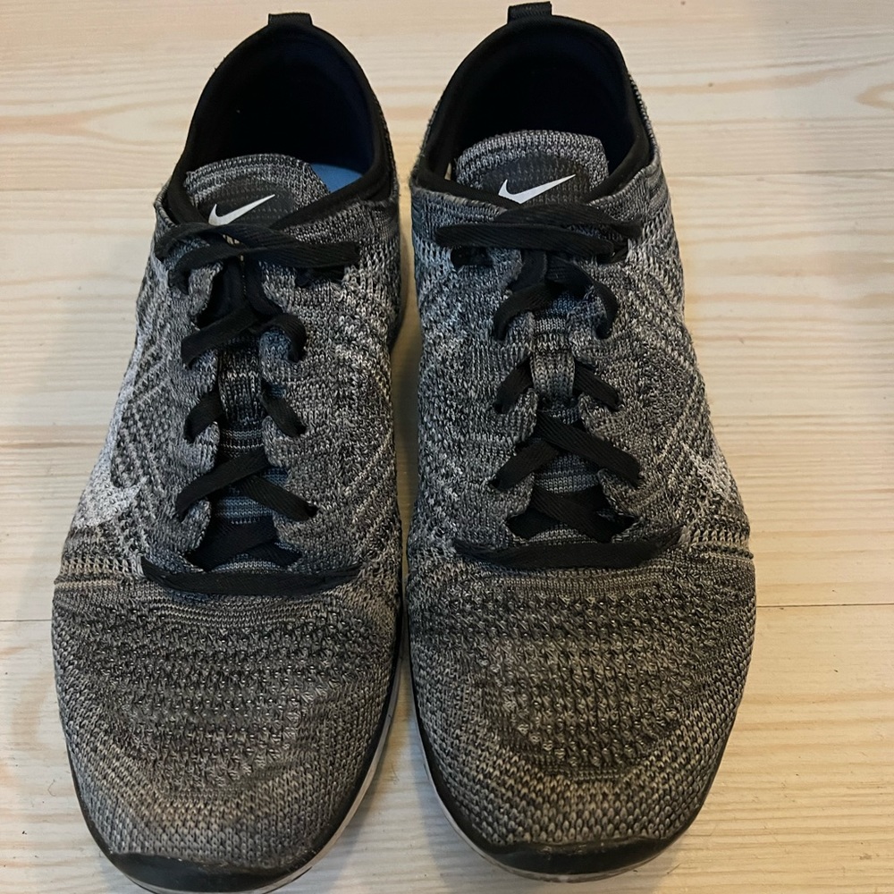 Nike Flyknit Traîner Free. Oreo size 8